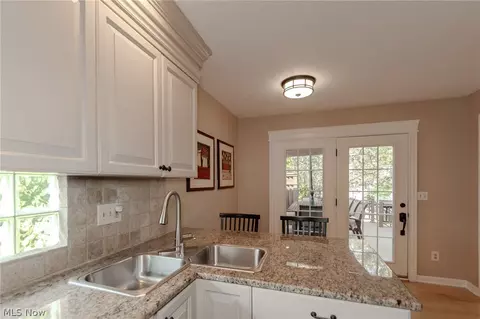 Kitchen - 102 Middle Post Pt, Chardon, OH 44024 photo 4 of 4