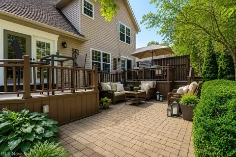 Exterior - 102 Middle Post Pt, Chardon, OH 44024 photo 7 of 9