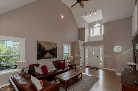 Entry Way - 102 Middle Post Pt, Chardon, OH 44024 photo 1 of 4