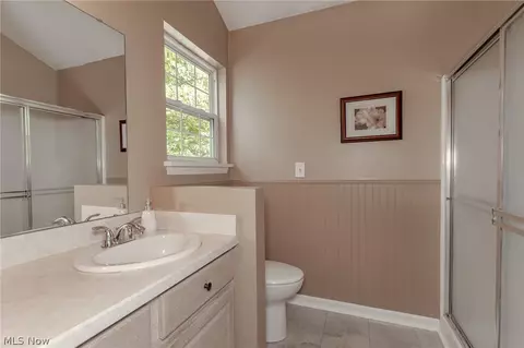 Bath - 102 Middle Post Pt, Chardon, OH 44024 photo 2 of 6