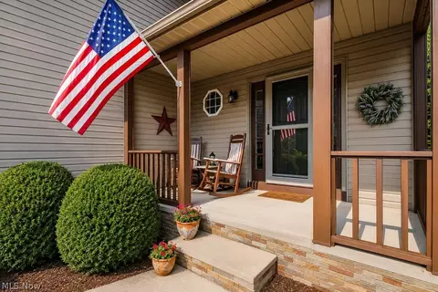 Exterior - 102 Middle Post Pt, Chardon, OH 44024 photo 5 of 9