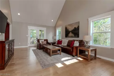 Living - 102 Middle Post Pt, Chardon, OH 44024 photo 1 of 2