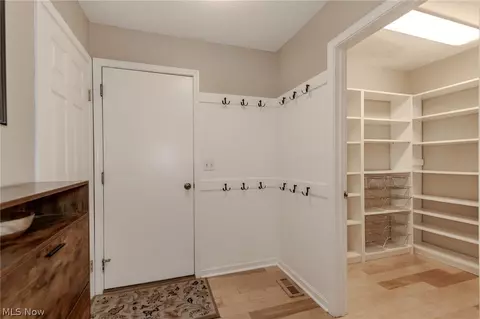 Entry Way - 102 Middle Post Pt, Chardon, OH 44024 photo 4 of 4