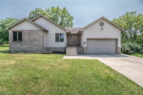 1015 Niles Vienna Rd, Niles, OH 44446