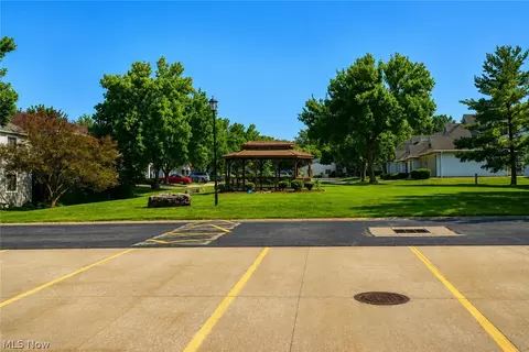 Exterior - 5552 Suncrest Ct, Parma, OH 44134 photo 4 of 5