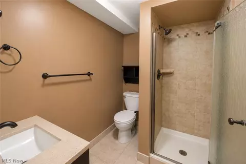 Bath - 5552 Suncrest Ct, Parma, OH 44134 photo 5 of 6