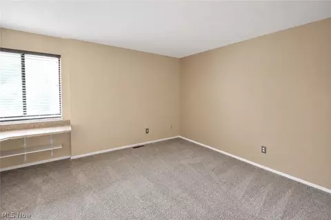 Bedroom - 5552 Suncrest Ct, Parma, OH 44134 photo 4 of 7