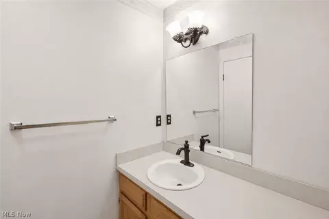 Bath - 5552 Suncrest Ct, Parma, OH 44134 photo 2 of 6