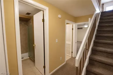 Entry Way - 5552 Suncrest Ct, Parma, OH 44134 photo 4 of 4