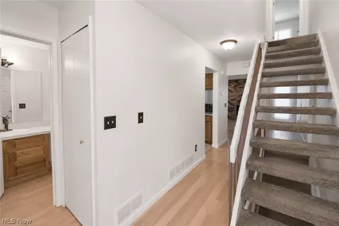 Entry Way - 5552 Suncrest Ct, Parma, OH 44134 photo 1 of 4