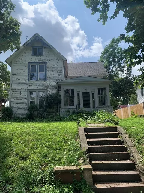 334 State St, Leetonia, OH 44431