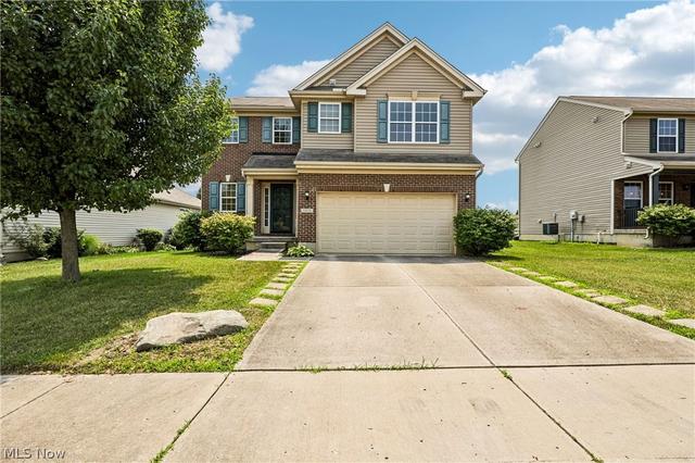 5028 Dayflower Dr, Tipp City, OH 45371