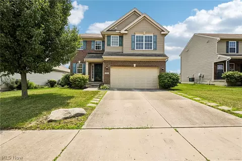 5028 Dayflower Dr, Tipp City, OH 45371
