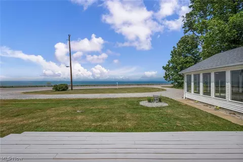 View/Area - 6940 Lake Rd W, Ashtabula, OH 44004 photo 2 of 6