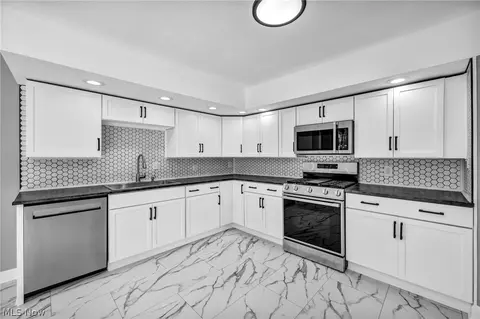 Kitchen - 6940 Lake Rd W, Ashtabula, OH 44004 photo 2 of 3