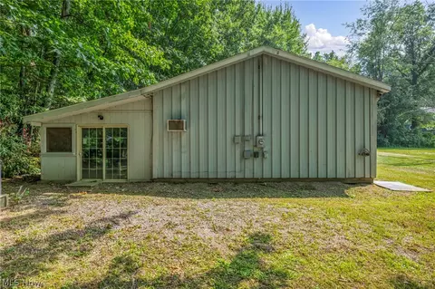 Exterior - 6940 Lake Rd W, Ashtabula, OH 44004 photo 3 of 11