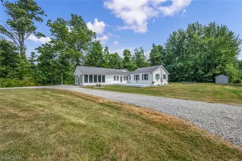 Exterior - 6940 Lake Rd W, Ashtabula, OH 44004 photo 2 of 11