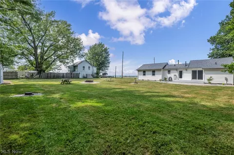 Exterior - 6940 Lake Rd W, Ashtabula, OH 44004 photo 5 of 11