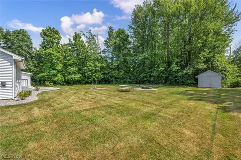 Exterior - 6940 Lake Rd W, Ashtabula, OH 44004 photo 4 of 11