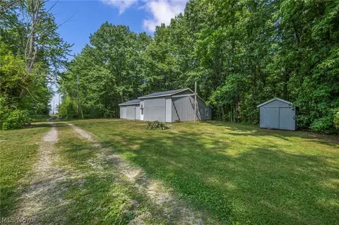 Exterior - 6940 Lake Rd W, Ashtabula, OH 44004 photo 10 of 11