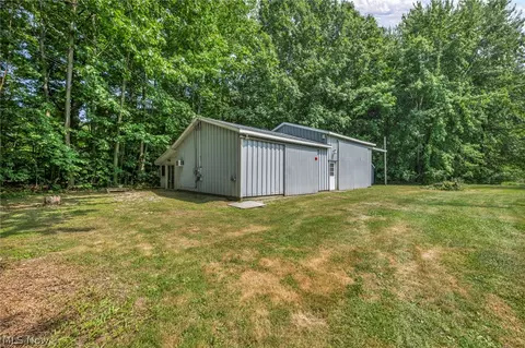 Exterior - 6940 Lake Rd W, Ashtabula, OH 44004 photo 7 of 11