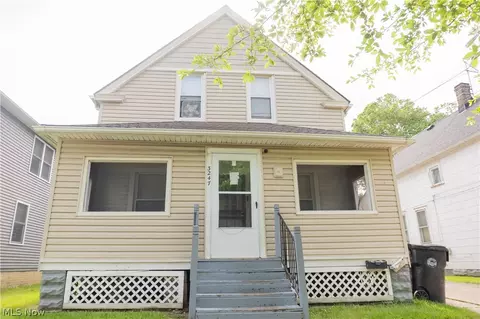 3247 W 56th St, Cleveland, OH 44102
