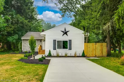 4867 Royalwood Rd, North Royalton, OH 44133