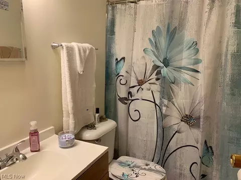 Bath - 78 Third Ave, Stratton, OH 43961 photo 1 of 3
