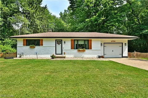4790 Scott St, Newton Falls, OH 44444