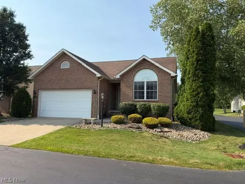 130 Royal Troon, Warren, OH 44484