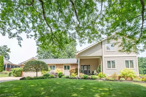6215 Bayside St NW, Canton, OH 44718