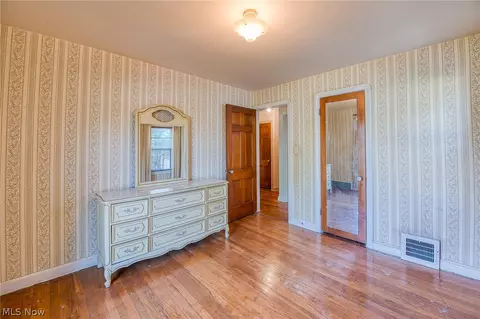 Bedroom - 354 E 260th St, Euclid, OH 44132 photo 2 of 7