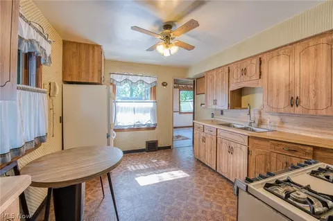 Kitchen - 354 E 260th St, Euclid, OH 44132 photo 3 of 3