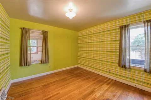 Bedroom - 354 E 260th St, Euclid, OH 44132 photo 3 of 7