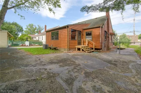 Exterior - 354 E 260th St, Euclid, OH 44132 photo 4 of 7