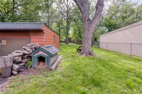 Exterior - 354 E 260th St, Euclid, OH 44132 photo 6 of 7