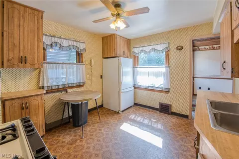 Kitchen - 354 E 260th St, Euclid, OH 44132 photo 1 of 3