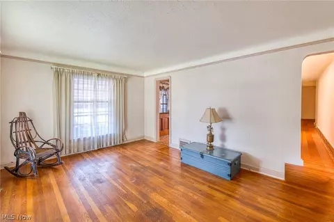 Living - 354 E 260th St, Euclid, OH 44132 photo 2 of 3
