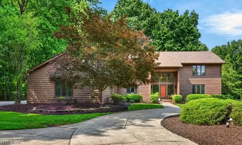 2571 Cedarwood Rd, Pepper Pike, OH 44124