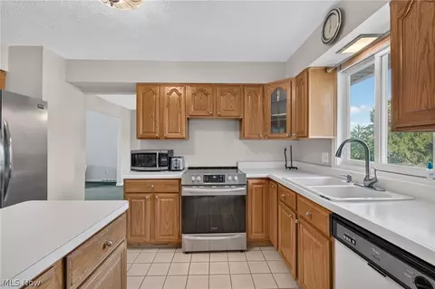 Kitchen - 7171 Rustic Oval, Seven Hills, OH 44131 photo 2 of 3