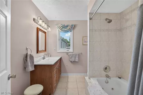 Bath - 7171 Rustic Oval, Seven Hills, OH 44131 photo 3 of 3
