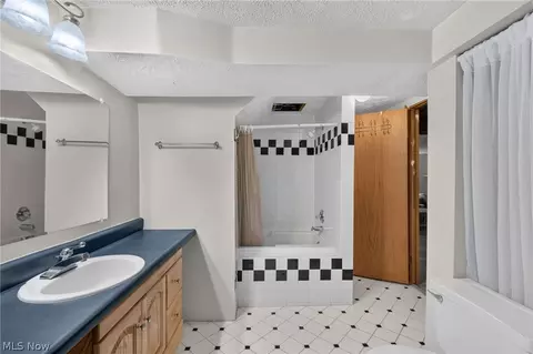 Bath - 7171 Rustic Oval, Seven Hills, OH 44131 photo 2 of 3