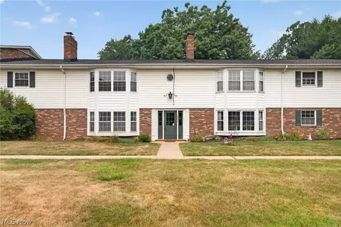 6965 Carriage Hill Dr #201, Brecksville, OH 44141