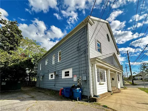 3177 Elyria Ave, Lorain, OH 44055 photo 2
