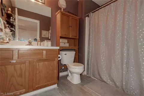 Bath - 7232 Channing Ln, Mentor, OH 44060 photo 2 of 3