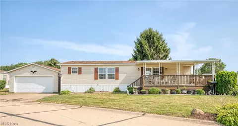 356 Golfway Dr, Painesville, OH 44077