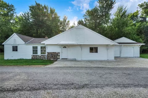 7655 Walnut Dr, Chippewa Lake, OH 44215