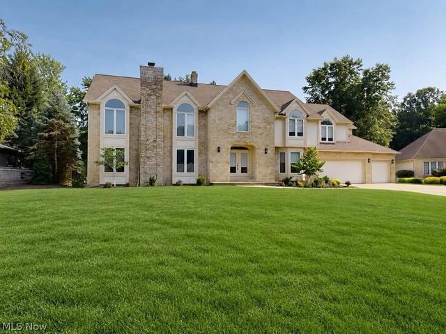 5650 Ashley Cir, Highland Heights, OH 44143