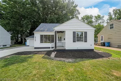 3737 Walter Rd, North Olmsted, OH 44070