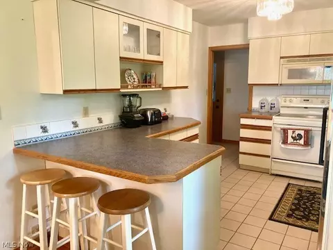 Kitchen - 4474 Ridge Rd, Wadsworth, OH 44281 photo 1 of 4